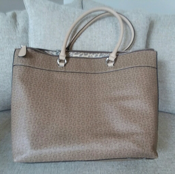 COPY - 🍁Guess extra large Handbag purse - Picture 6 of 8
